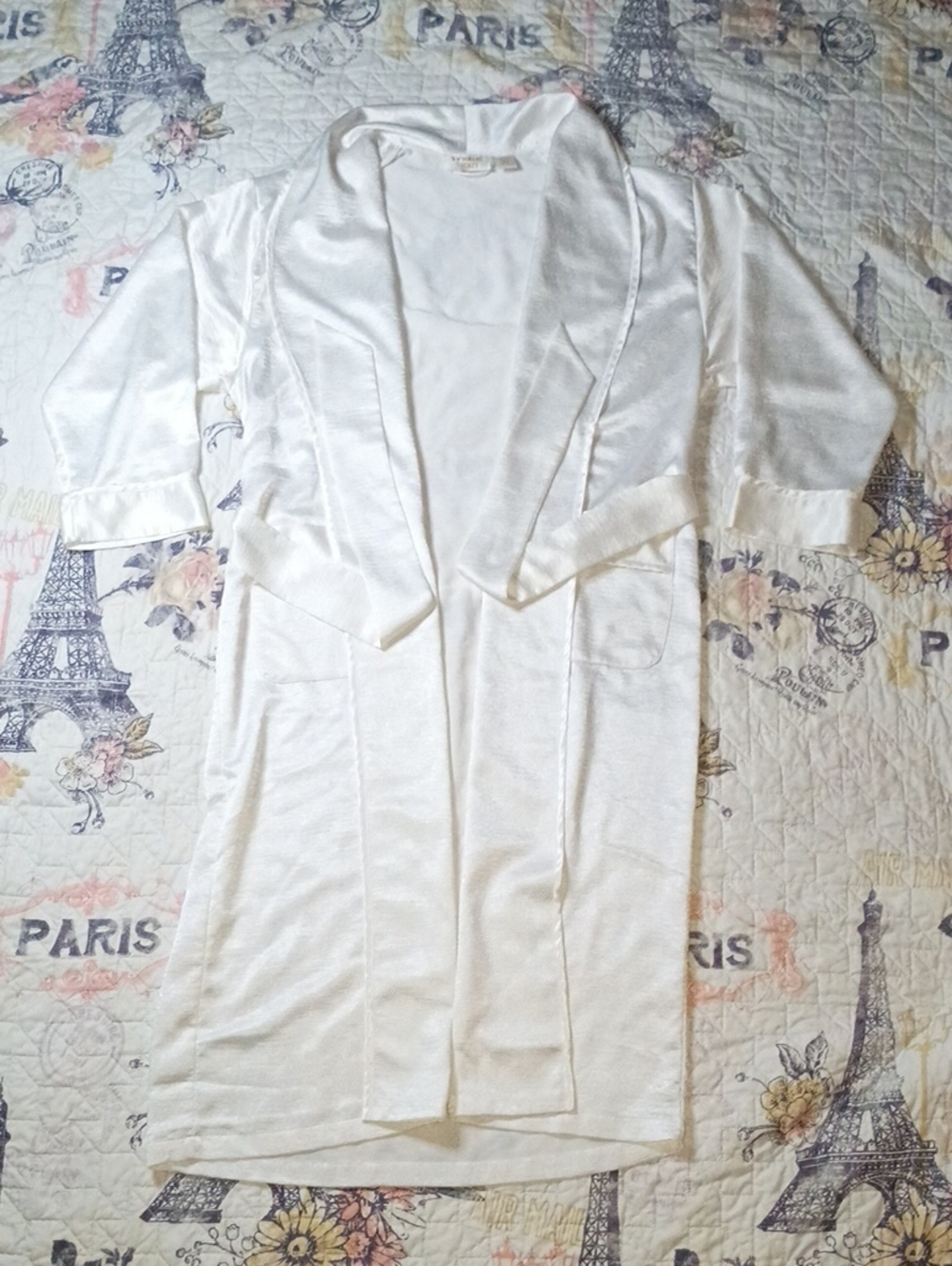 Victorias Secret White Robe Satin-Blend Elegant Lightweight Loungewear